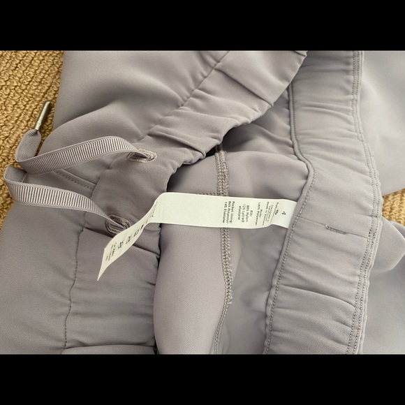 NWT lululemon on the fly jogger - Picture 3 of 5